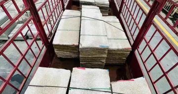 贵州 黄金麻花岗岩荔枝面，光面毛板装车完成