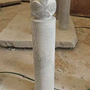 贵州 芝麻白花岗岩石材挡车石柱、停车柱、圆柱挡车柱、方柱挡车柱等