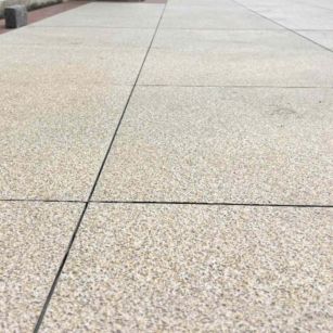 贵州 黄金麻花岗岩石板材荔枝面地面铺装效果