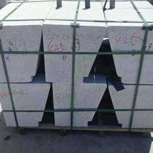 贵州 芝麻白异形坐凳，石凳