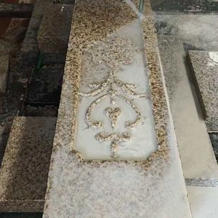 贵州 黄金麻花岗岩异形加工雕刻栏杆大柱