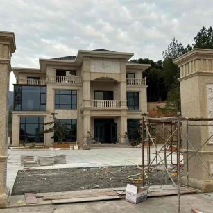 贵州 黄金麻花岗岩别墅雕花外墙干挂配上门口雕花罗马柱