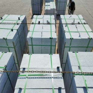 贵州 芝麻白花岗岩5公分地铺石 花岗岩厂家工厂装车日常