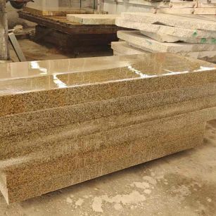 贵州 黄金麻栏杆料半成品加工中