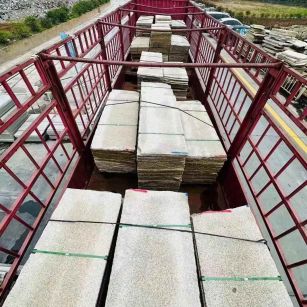 贵州 黄金麻花岗岩荔枝面，光面毛板装车完成