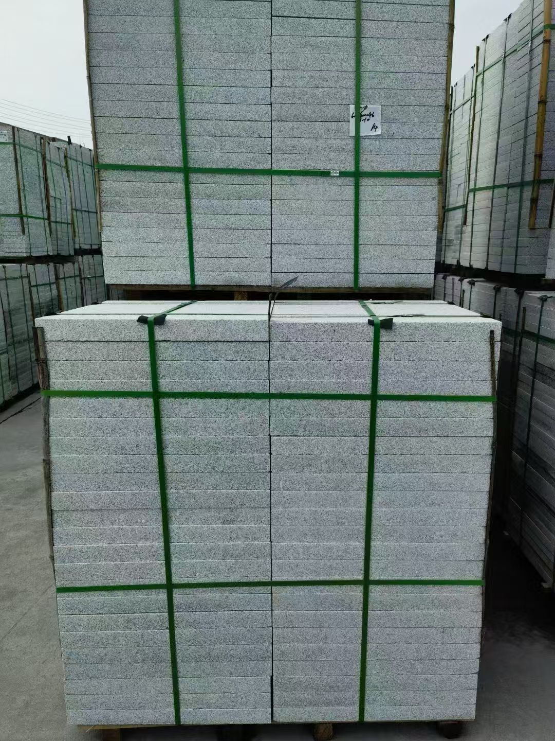 贵州 芝麻白火烧，园林广场市政工程地铺石，1.8~5.0厚均有现货