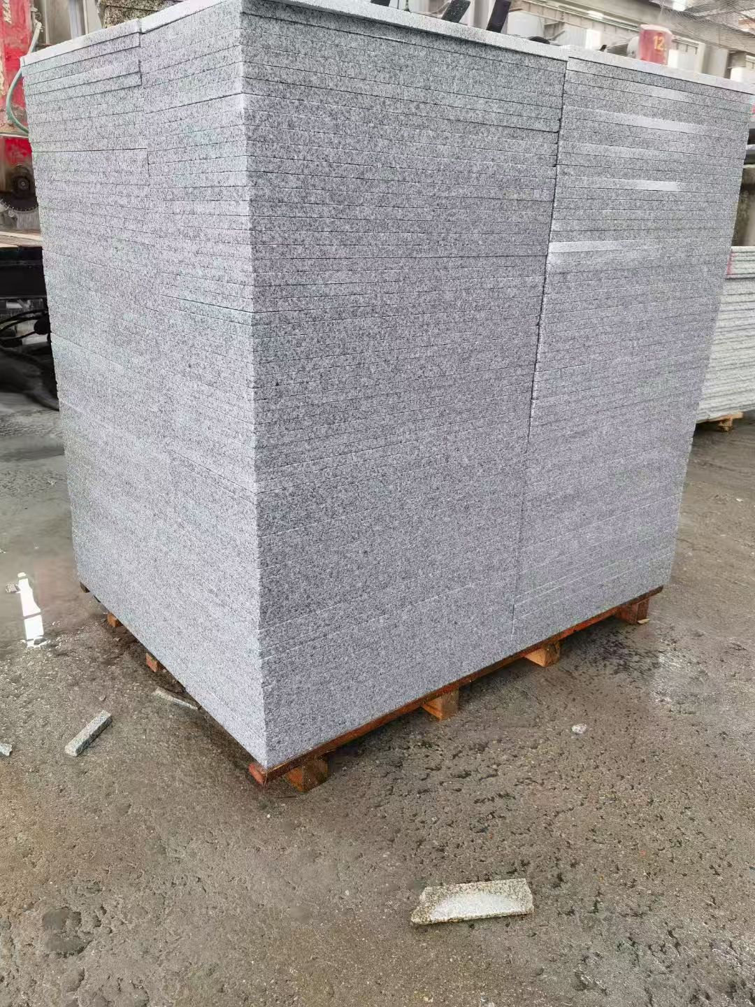 贵州 芝麻白火烧面1.8厚300*600地铺石，尺寸标准，厚薄均匀