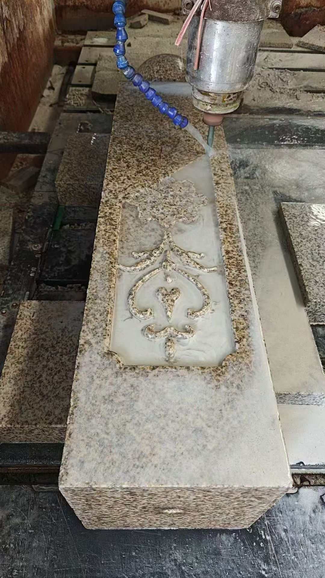 贵州 黄金麻花岗岩异形加工雕刻栏杆大柱