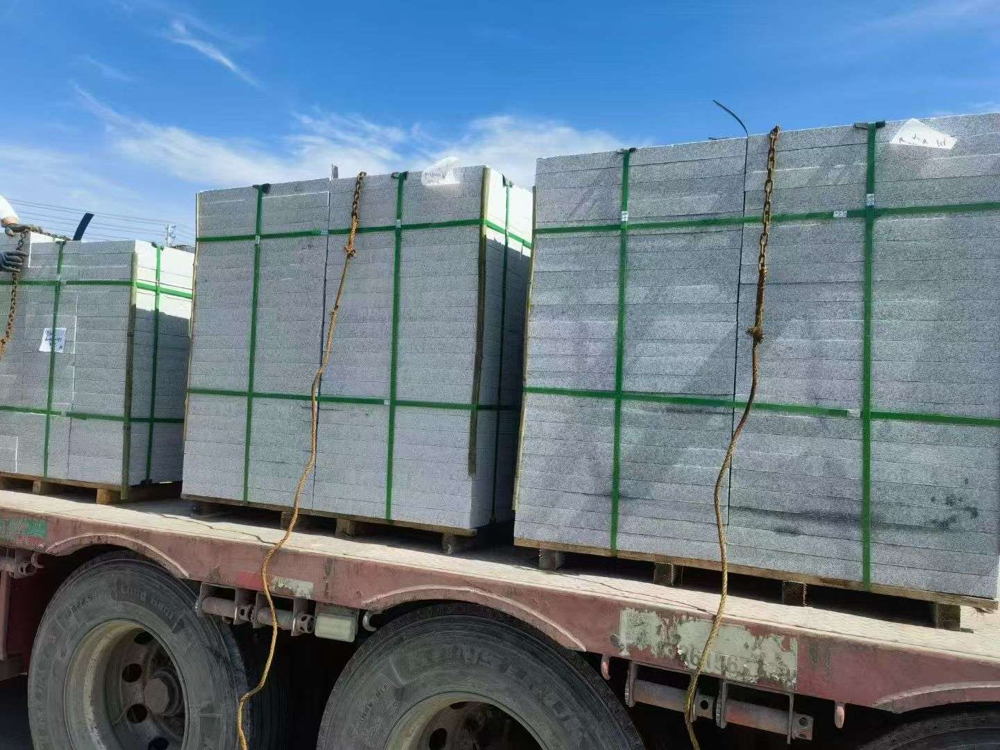 贵州 芝麻白花岗岩地铺石装车日常