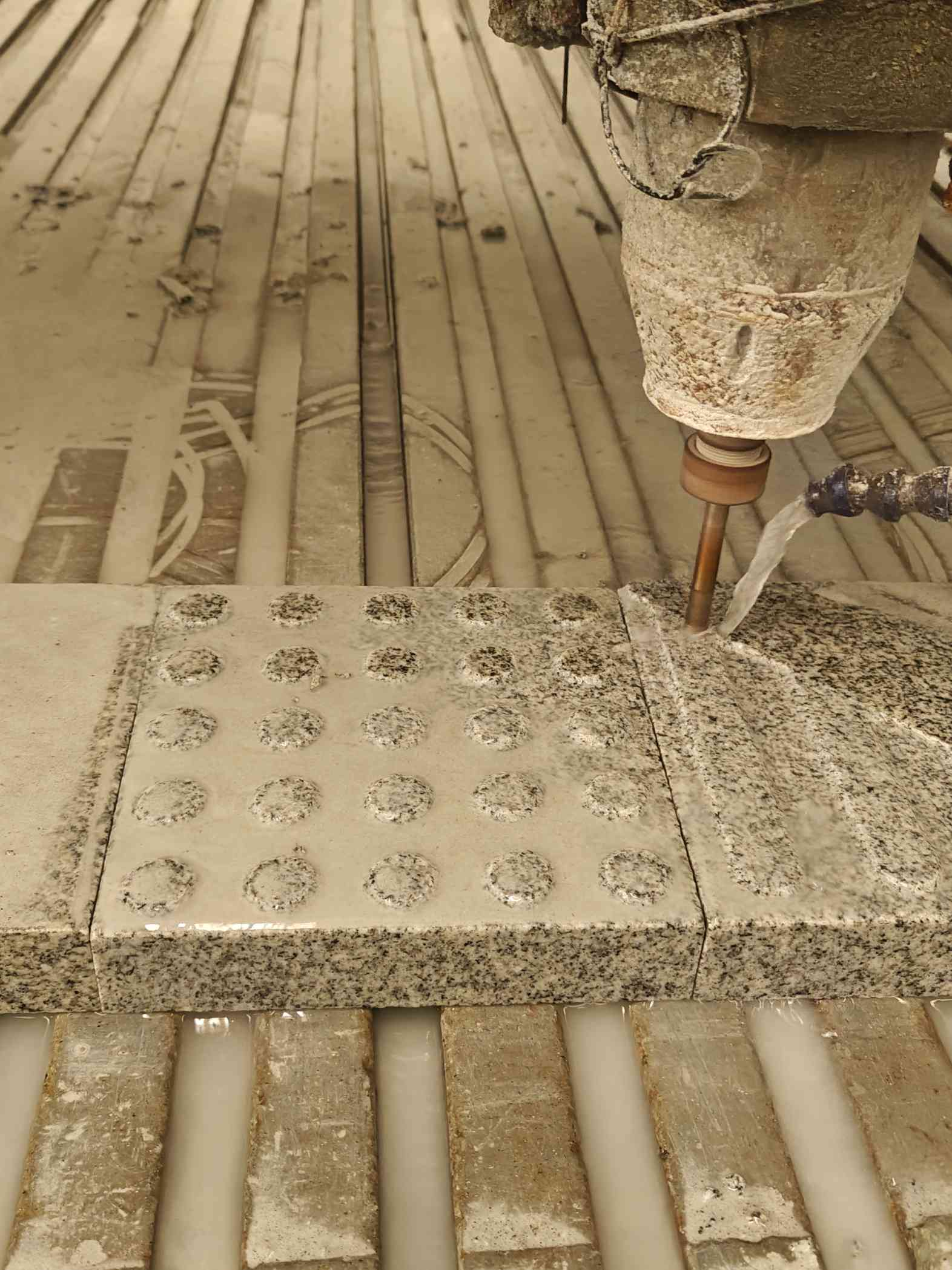 贵州 芝麻白花岗岩石材盲人石、盲道石、盲点石