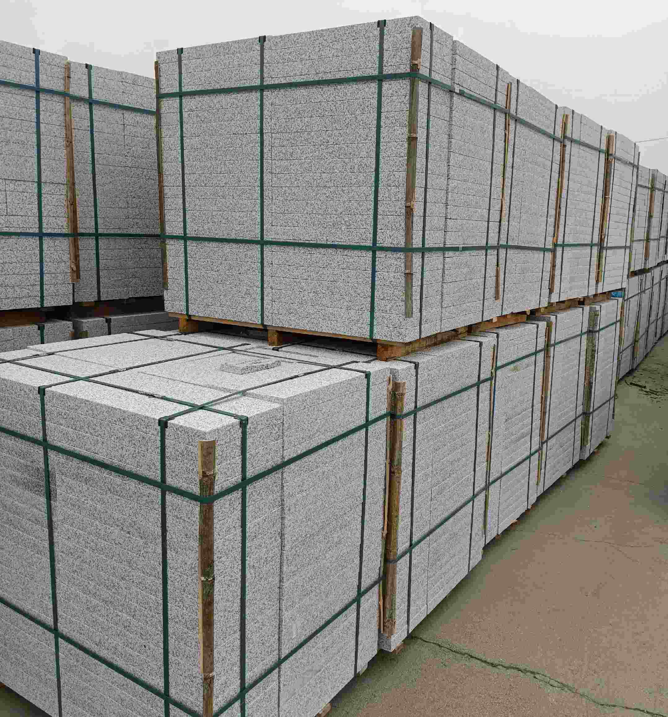 贵州 白麻花岗岩石材荔枝面地铺石（300*600*50）