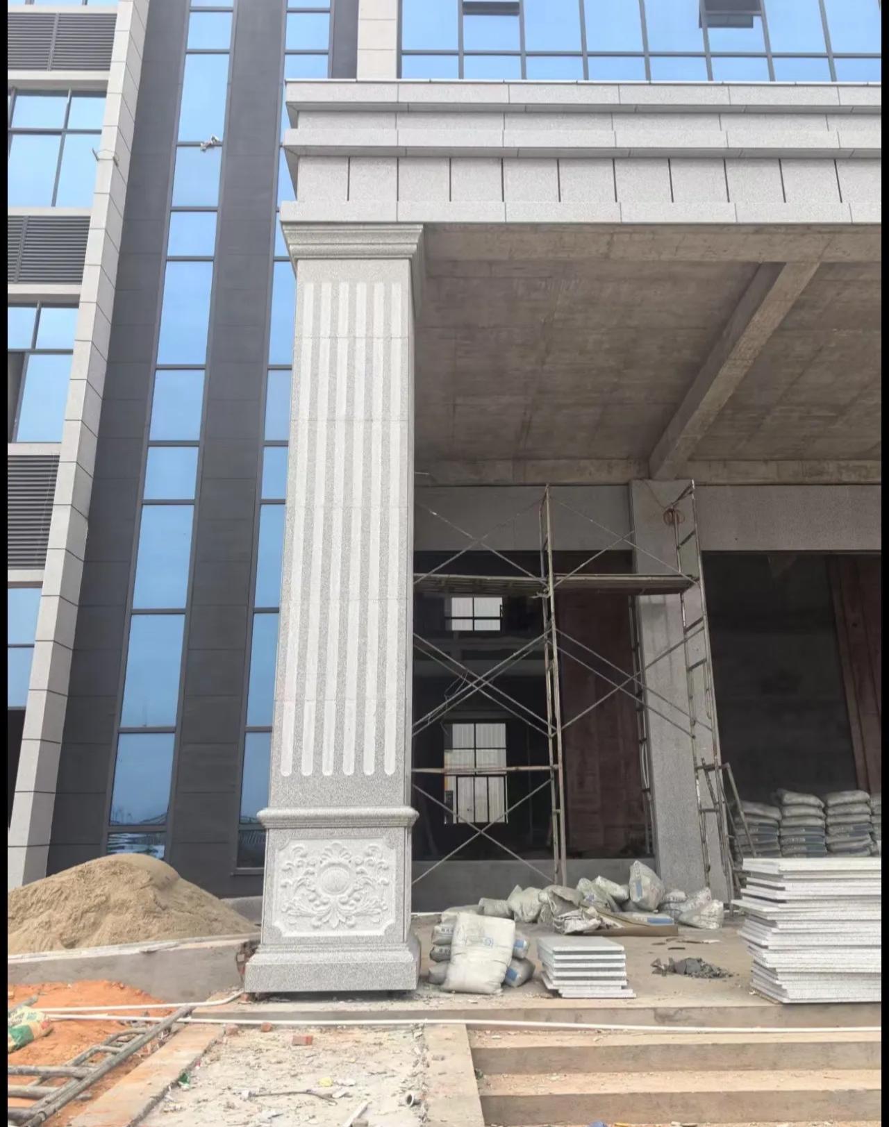 贵州 芝麻白光面花岗岩门楼大柱（罗马柱）配雕花底座