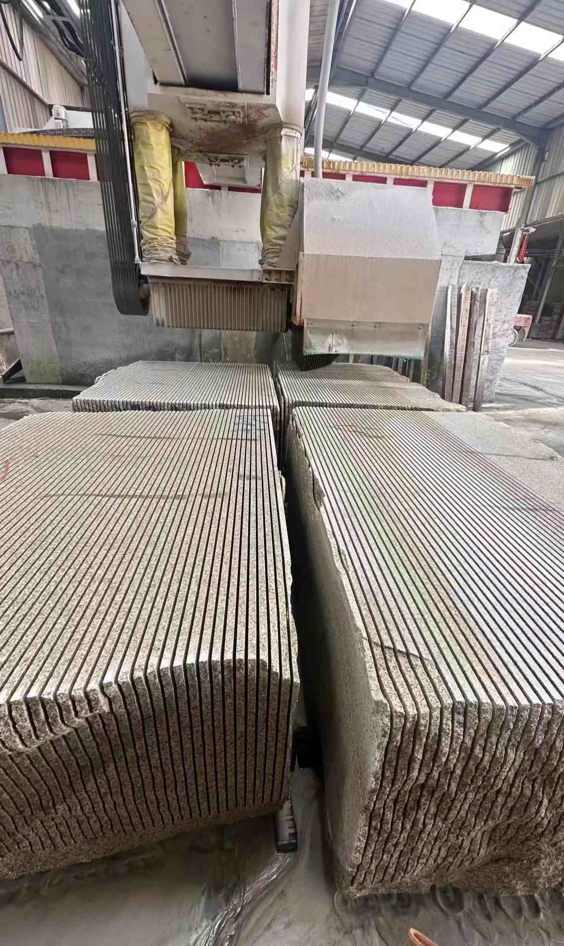 贵州 车间生产日常，黄金麻白麻花岗岩