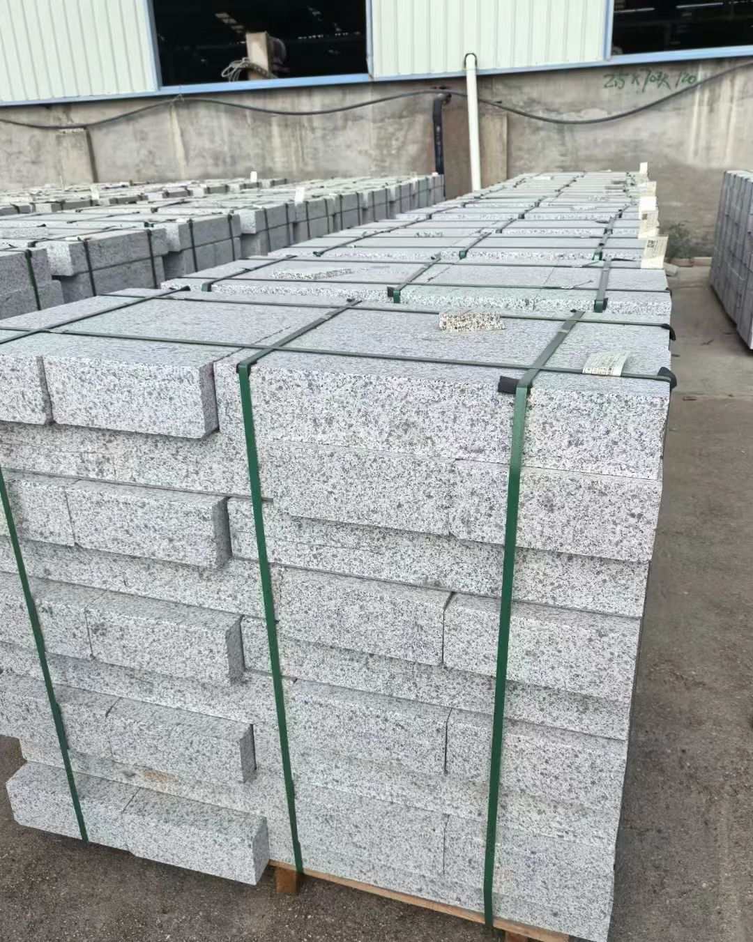 贵州 白麻花岗岩路沿石，弧形路沿石，道牙石，马路牙子，界石，路缘石，平沿石，直岩石，平缘石等