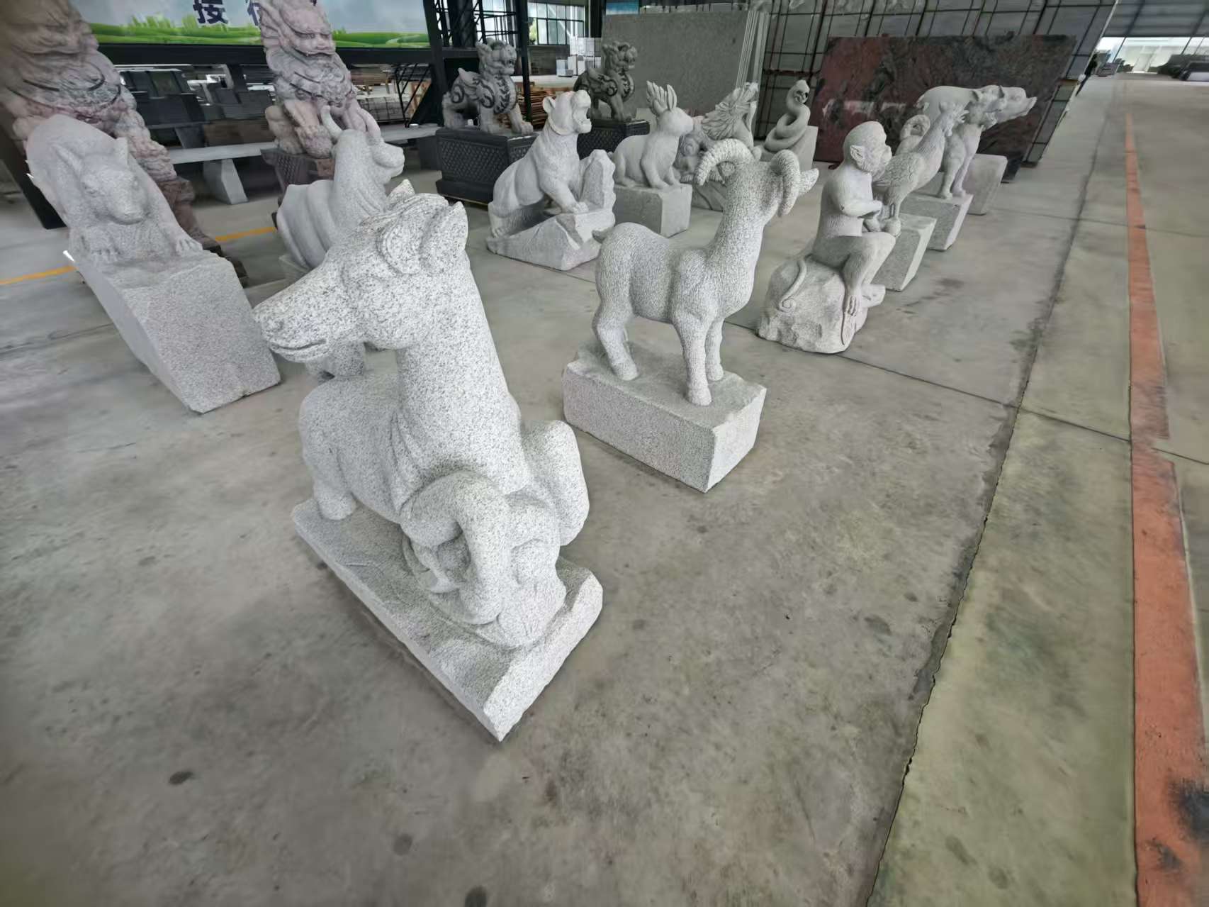 贵州 芝麻白花岗岩造型立体雕刻——十二生肖