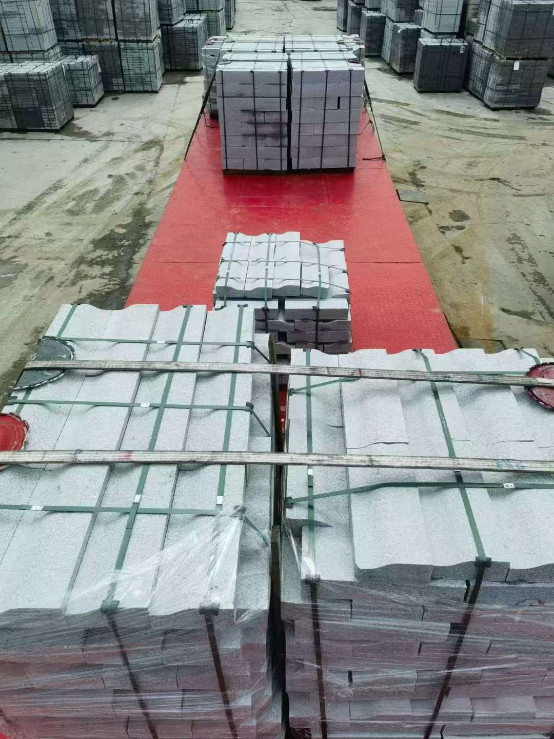 贵州 芝麻白仿形加直形路沿石出货日常