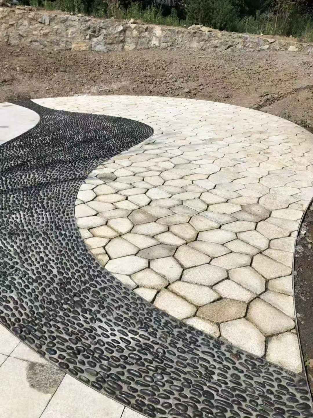 贵州 黄金麻冰裂纹地铺石工地铺装案例