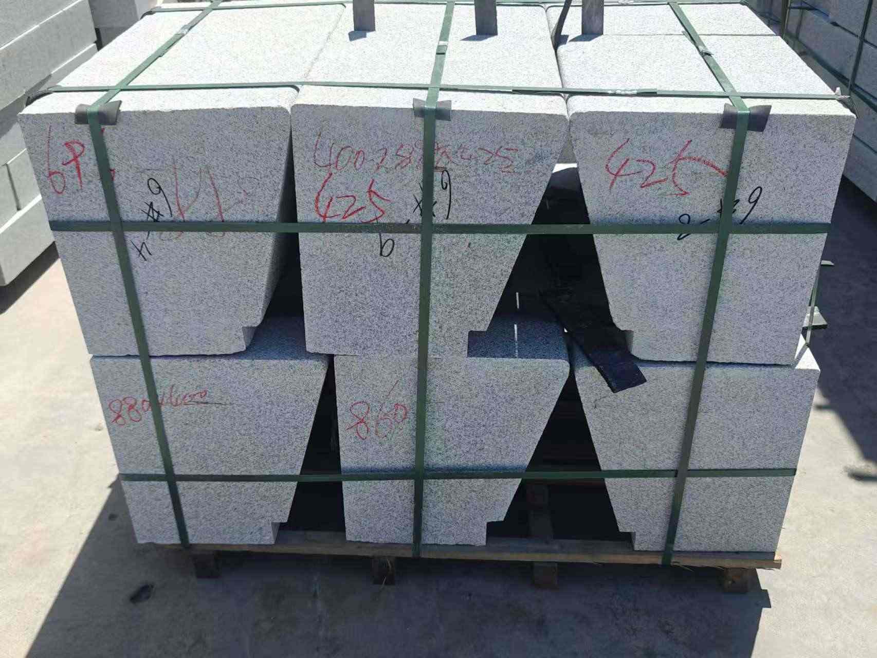 贵州 芝麻白异形坐凳，石凳