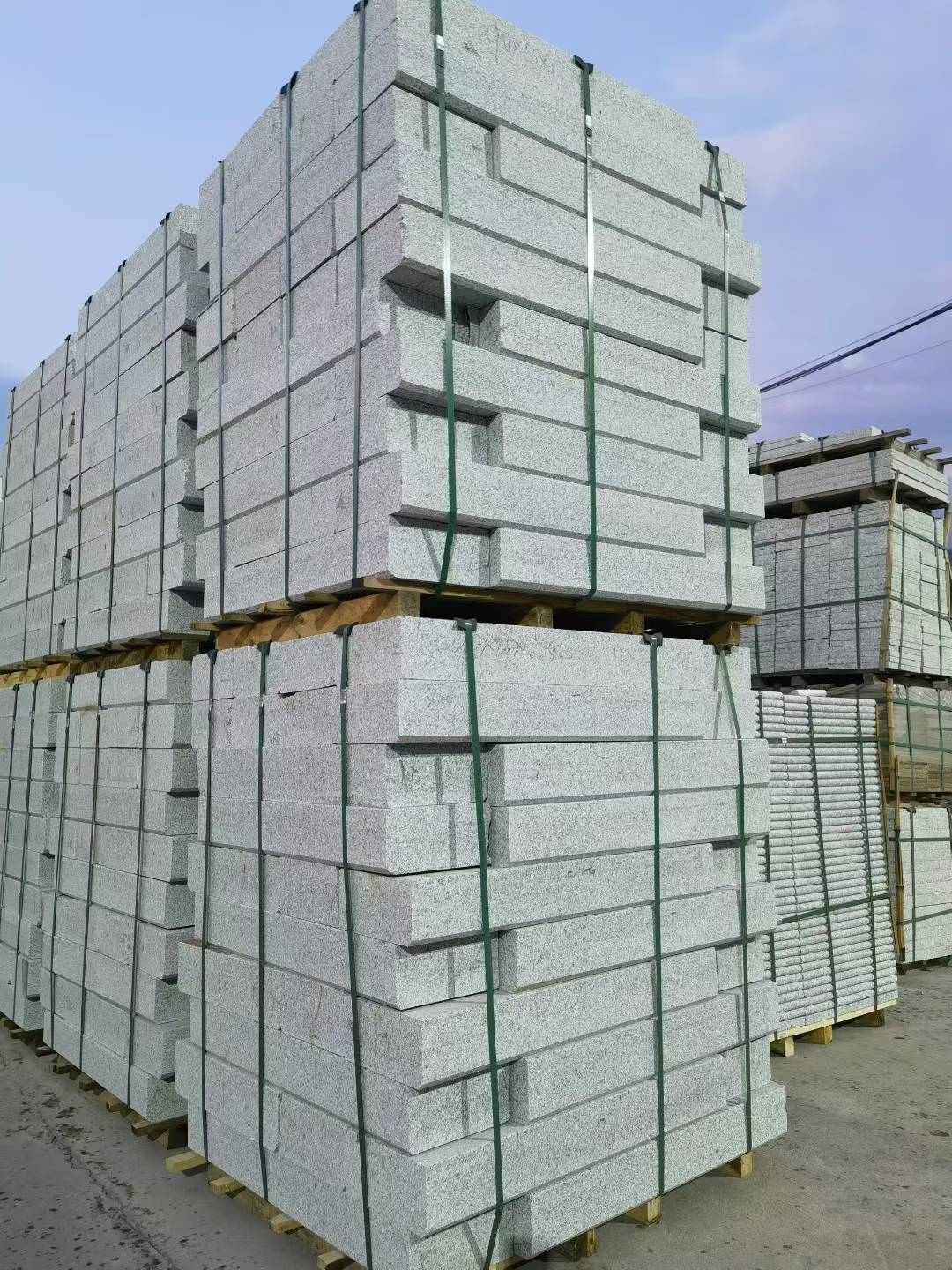 贵州 芝麻白花岗岩路沿石，路缘石，路肩石，道牙，立缘石，马路牙子，街沿石，侧石等