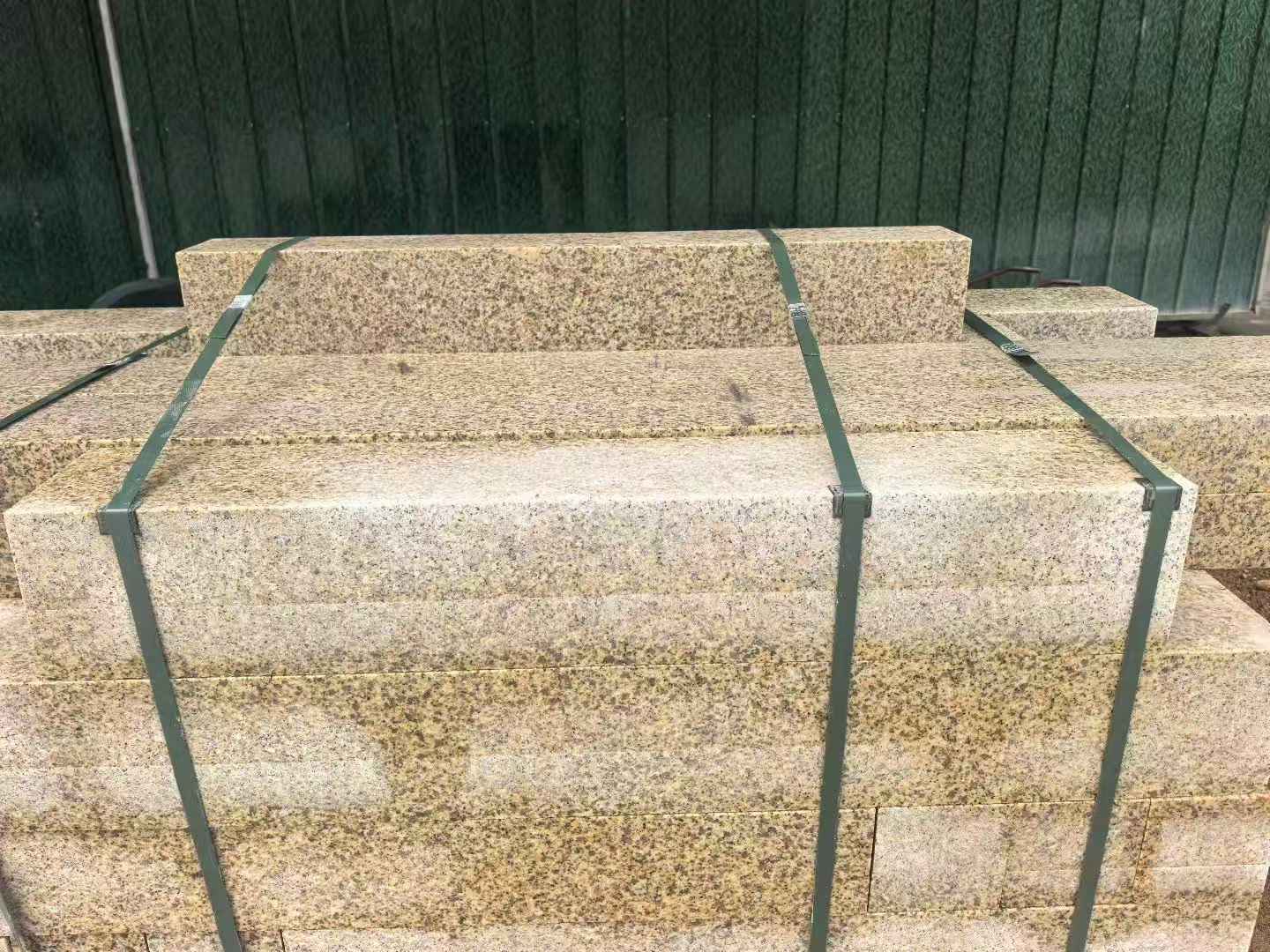 贵州 黄金麻花岗岩石材机切面栏杆料半成品