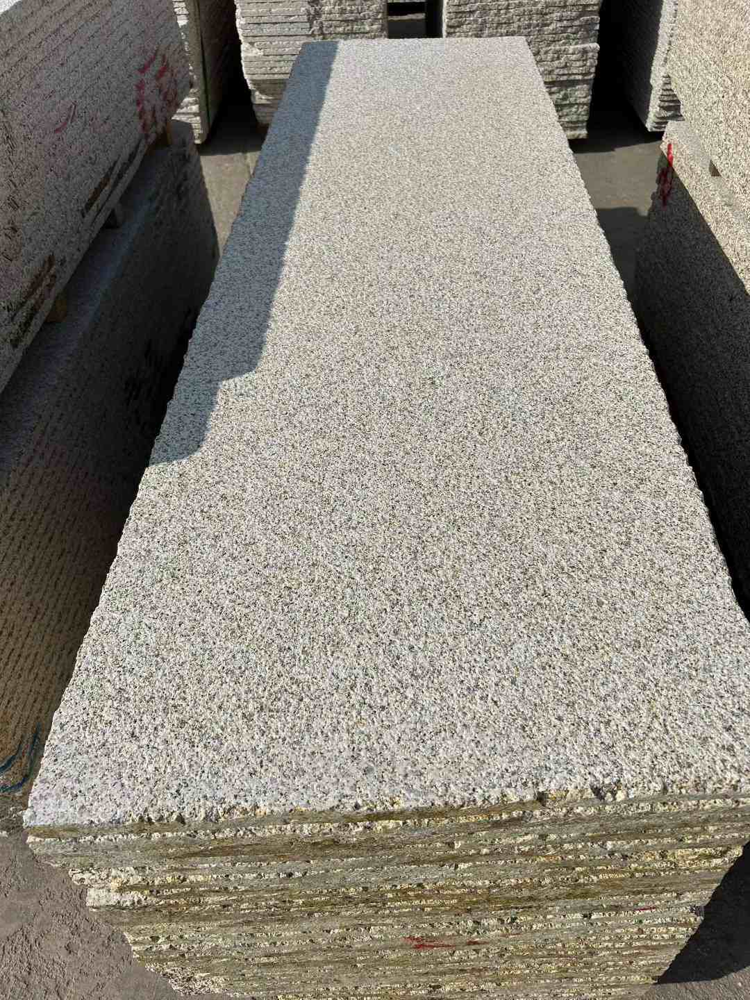 贵州 黄金麻花岗岩荔枝面毛板，半成品