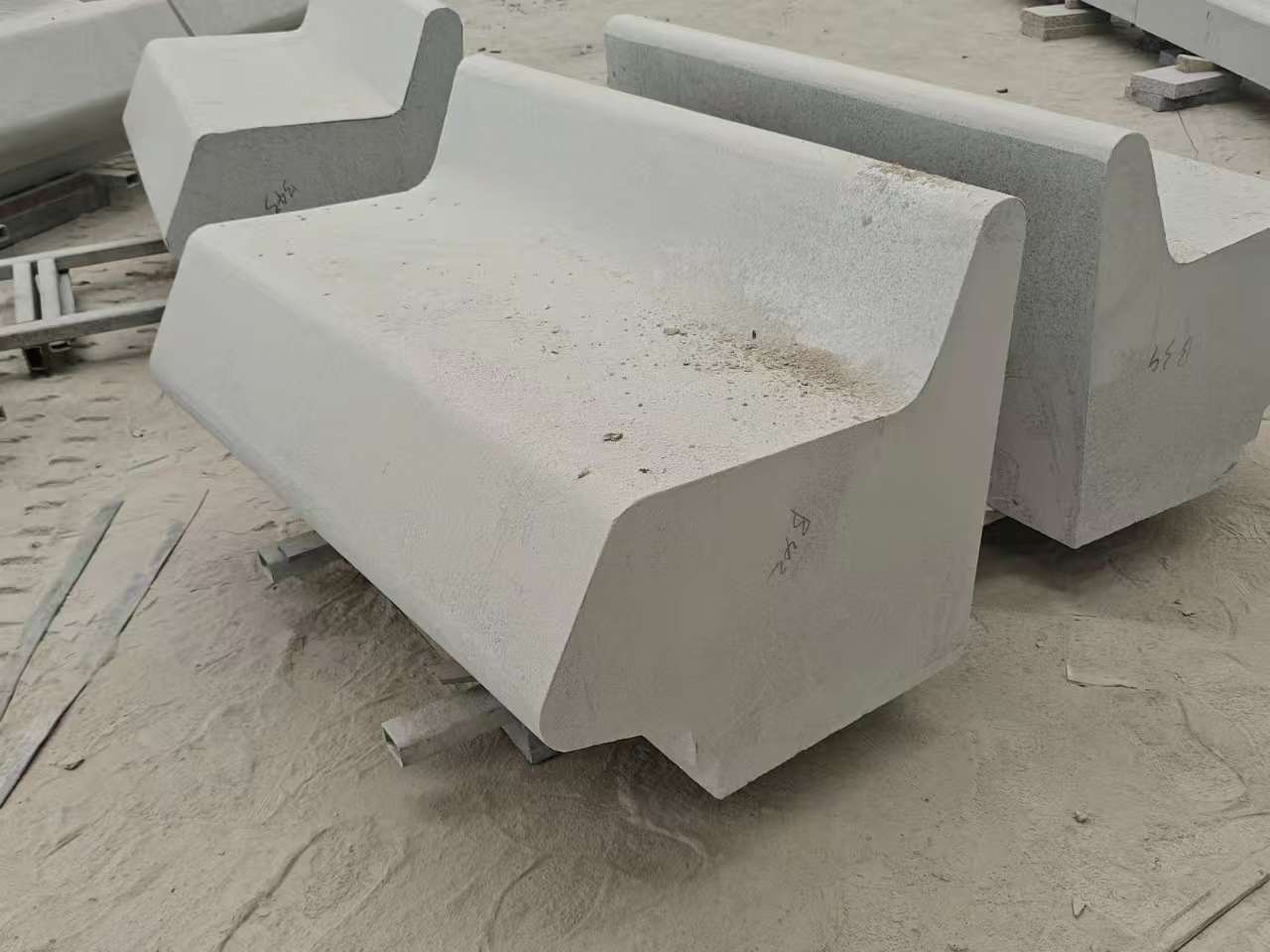 贵州 芝麻白花岗岩异形坐凳，石凳