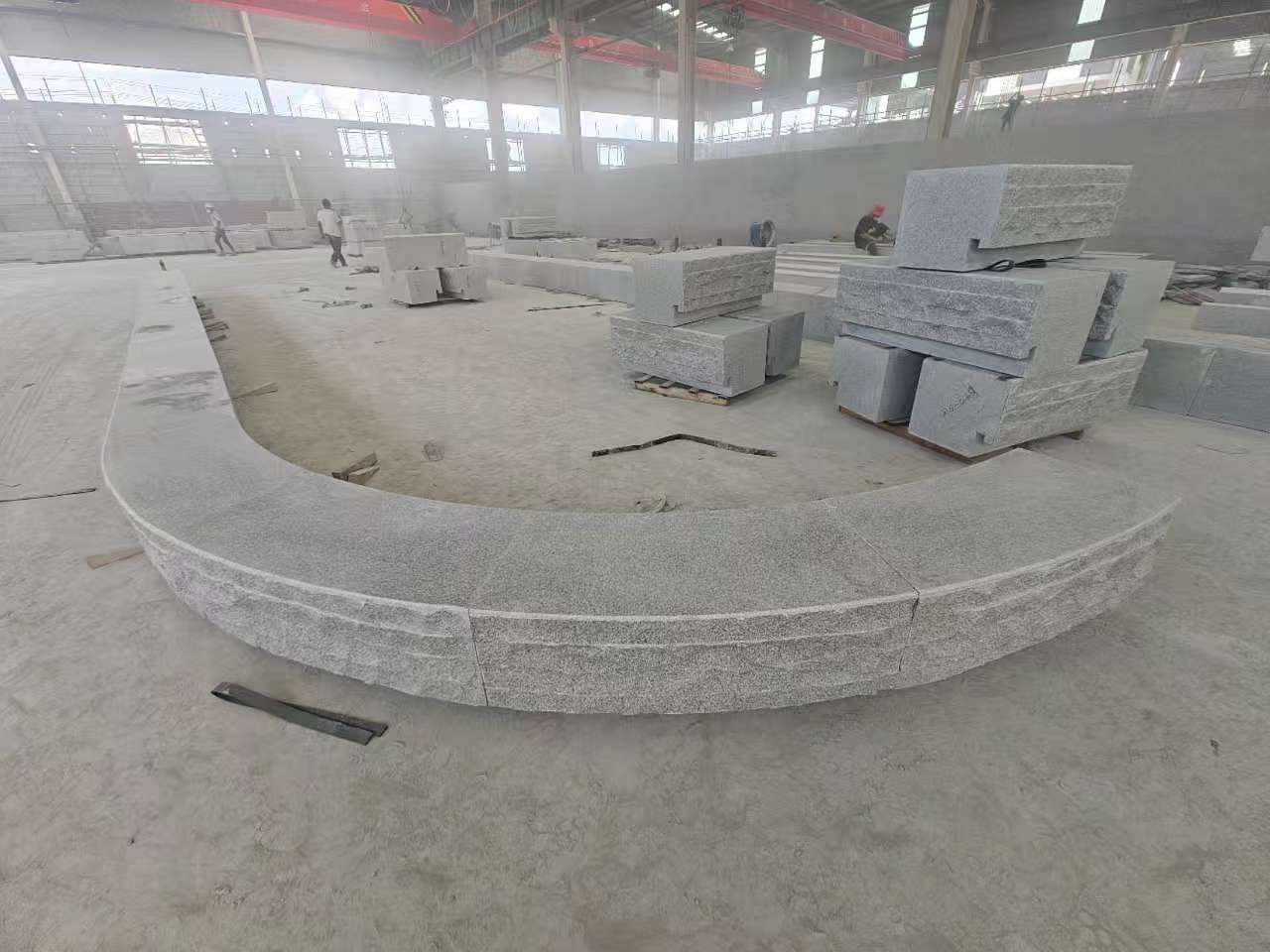 贵州 芝麻白异形坐凳，自然面光面弧形加工