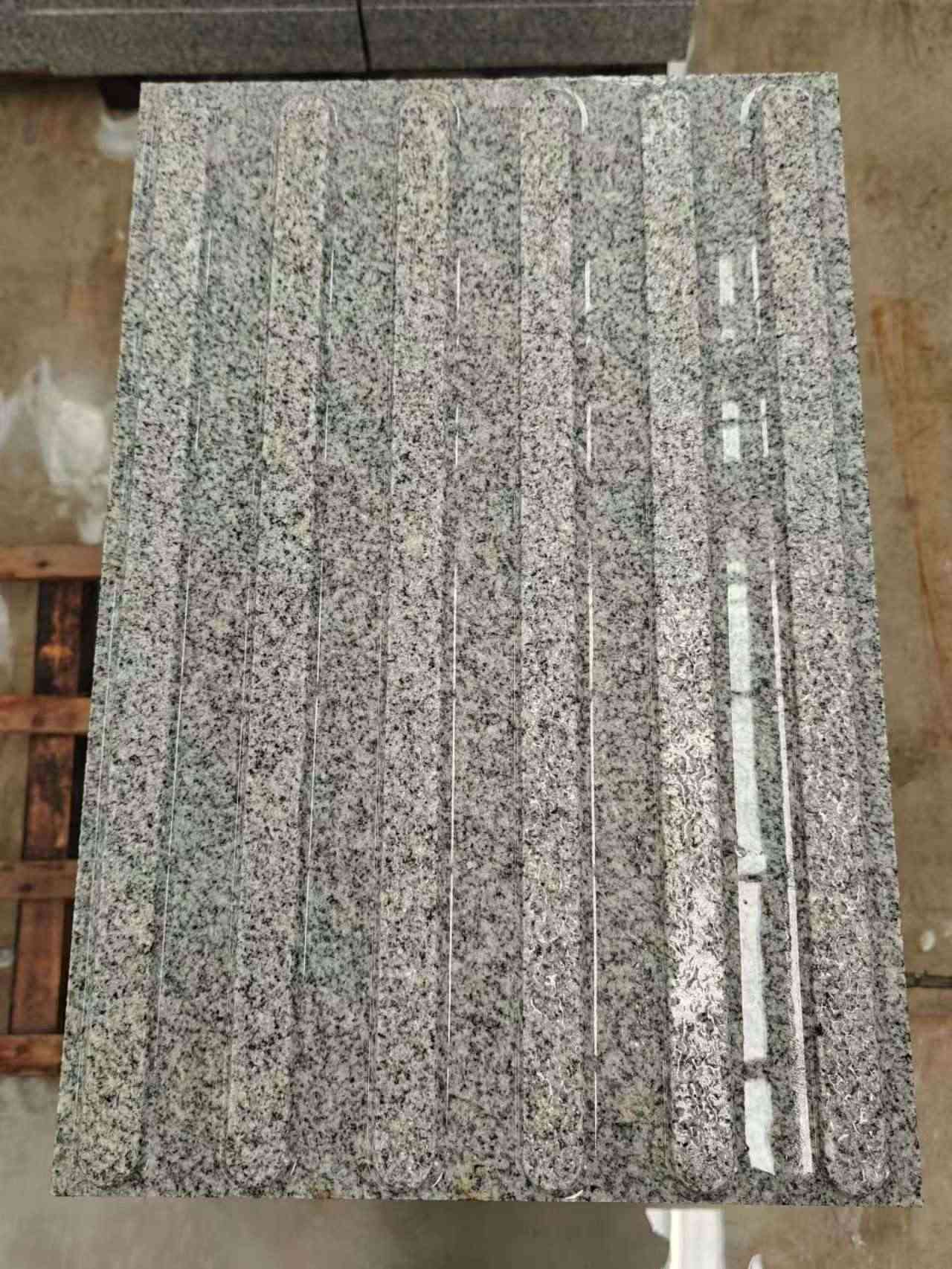 贵州 芝麻白花岗岩荔枝面雕刻盲道，盲条