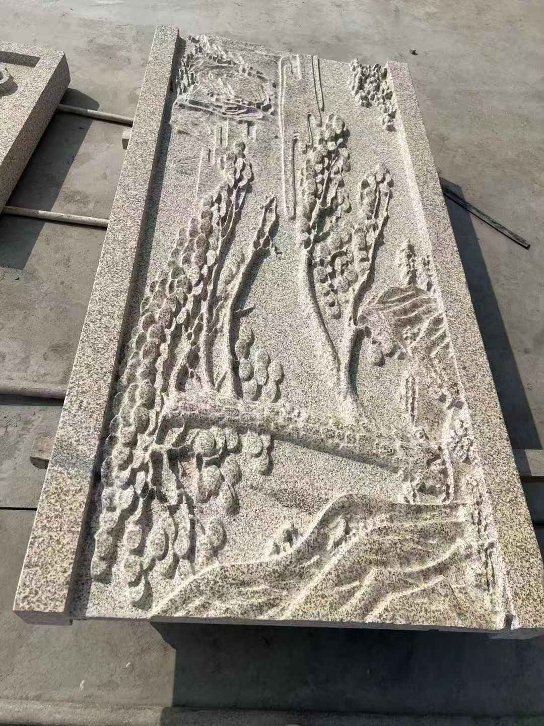 贵州 黄金麻雕刻板浮雕迎客松